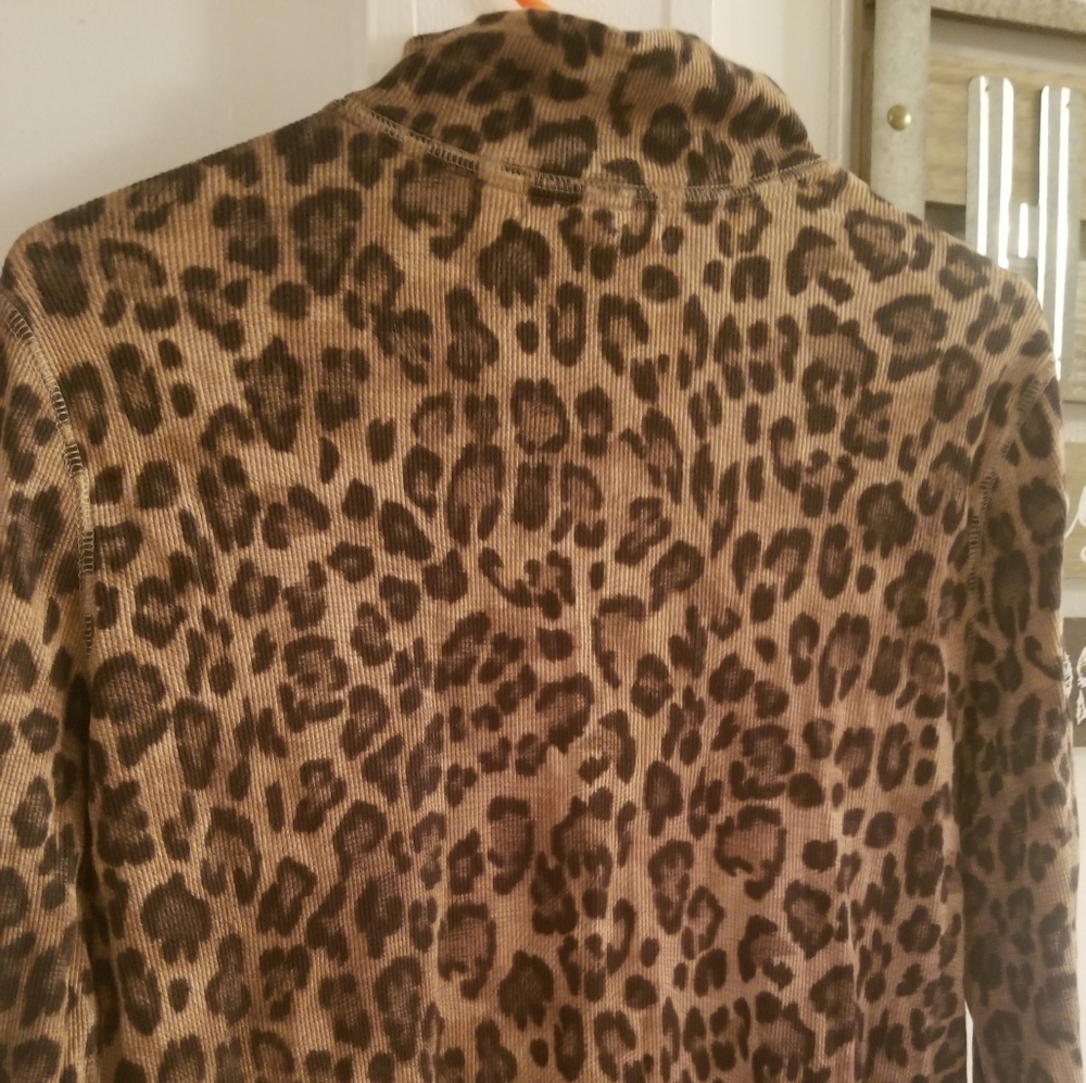 Leopard  ship up turtleneck